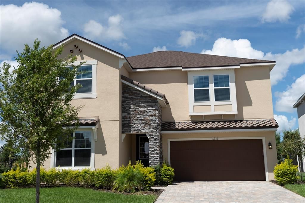 For Sale: $799,000 (9 beds, 6 baths, 4169 Square Feet)