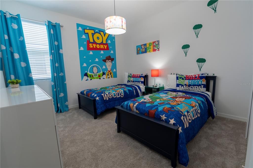 For Sale: $799,000 (9 beds, 6 baths, 4169 Square Feet)