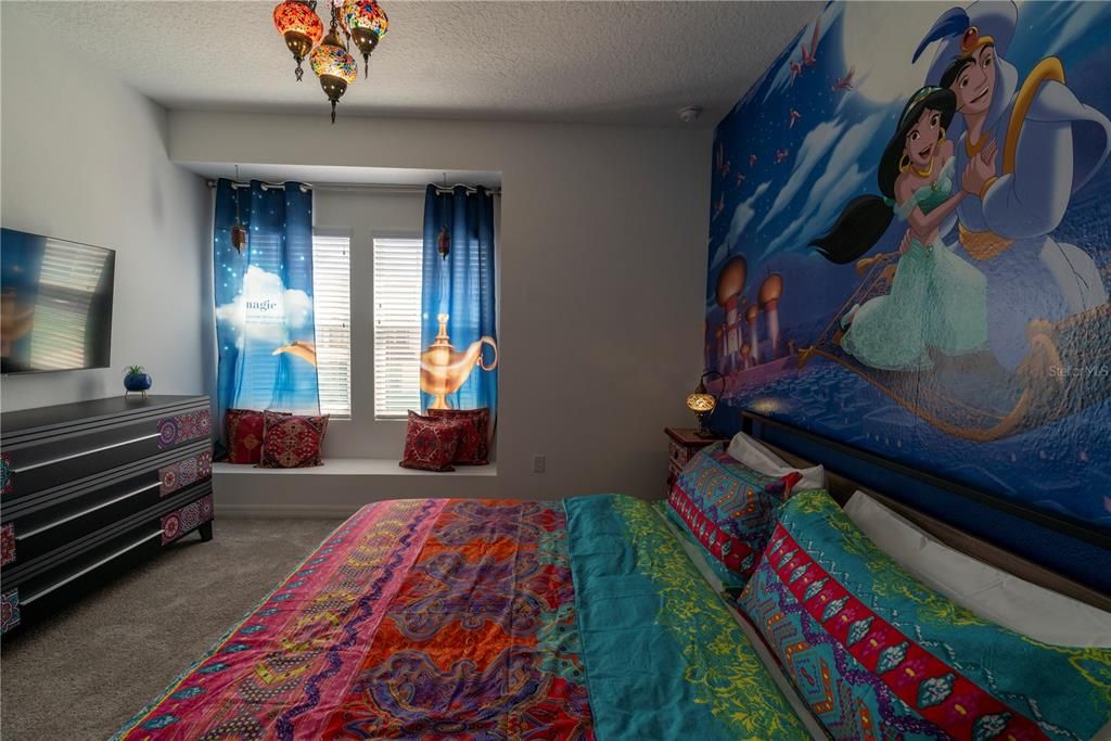 For Sale: $799,000 (9 beds, 6 baths, 4169 Square Feet)