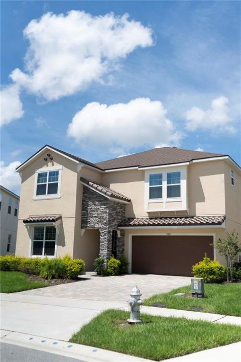 For Sale: $799,000 (9 beds, 6 baths, 4169 Square Feet)