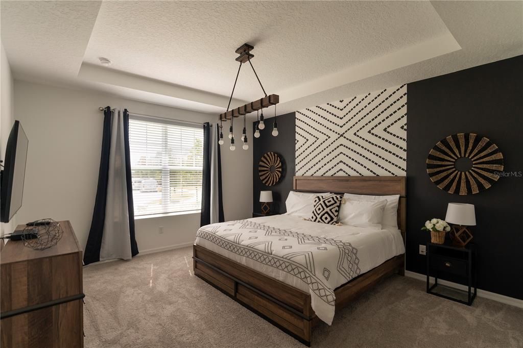 For Sale: $799,000 (9 beds, 6 baths, 4169 Square Feet)