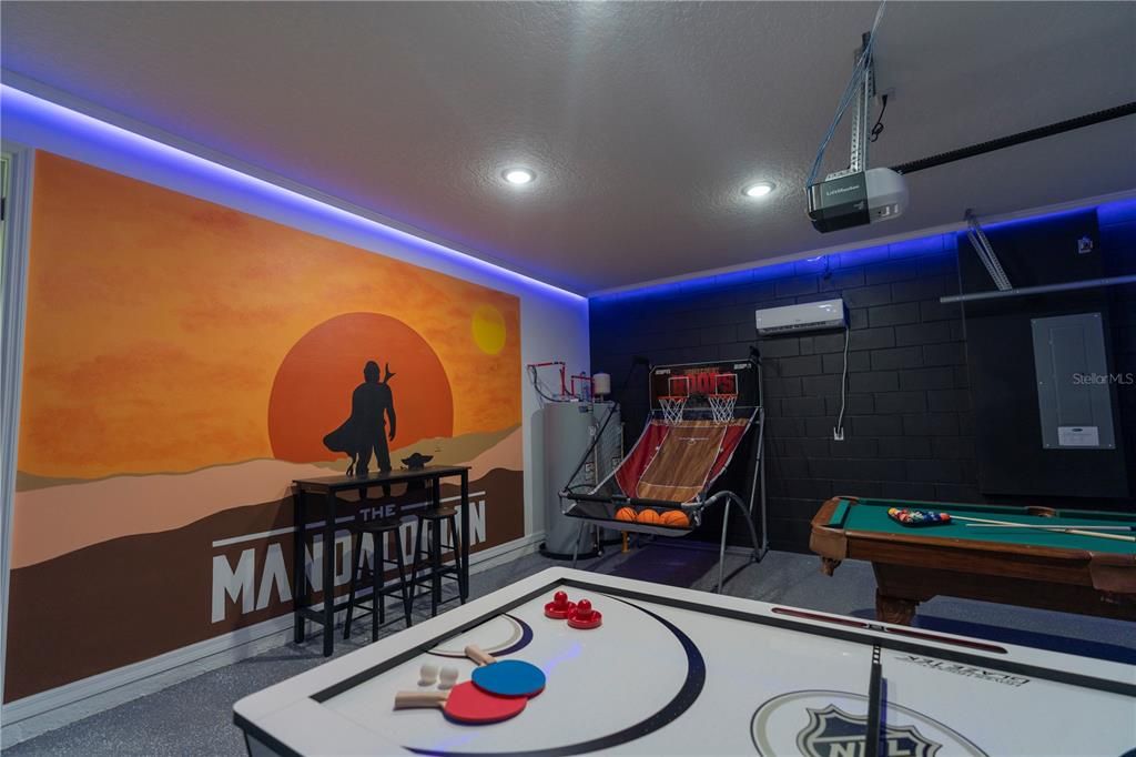 For Sale: $799,000 (9 beds, 6 baths, 4169 Square Feet)