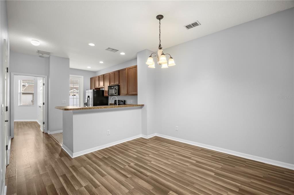 En Venta: $375,000 (4 camas, 2 baños, 1528 Pies cuadrados)