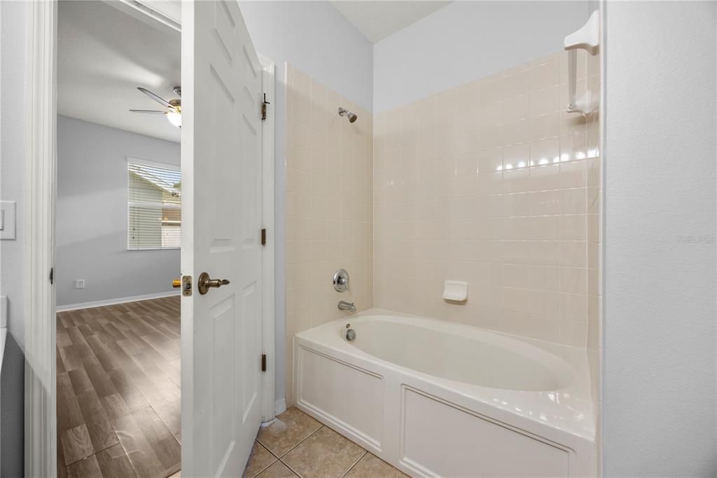 En Venta: $375,000 (4 camas, 2 baños, 1528 Pies cuadrados)