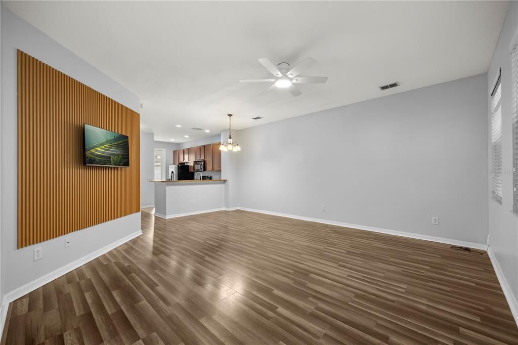 En Venta: $375,000 (4 camas, 2 baños, 1528 Pies cuadrados)