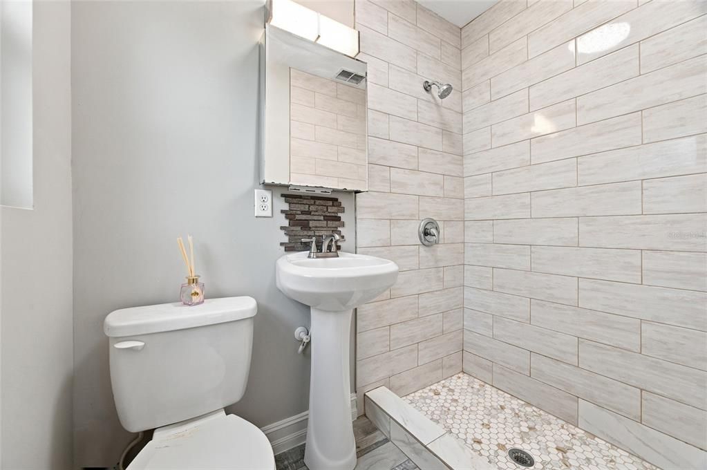 En Venta: $569,900 (5 camas, 3 baños, 2032 Pies cuadrados)