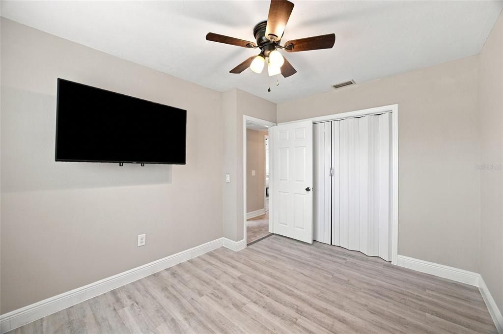 En Venta: $569,900 (5 camas, 3 baños, 2032 Pies cuadrados)