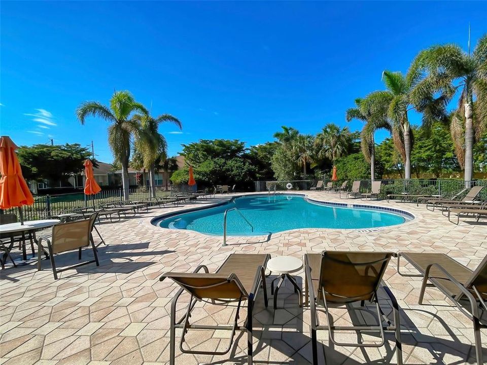 Activo con contrato: $325,000 (2 camas, 2 baños, 1558 Pies cuadrados)