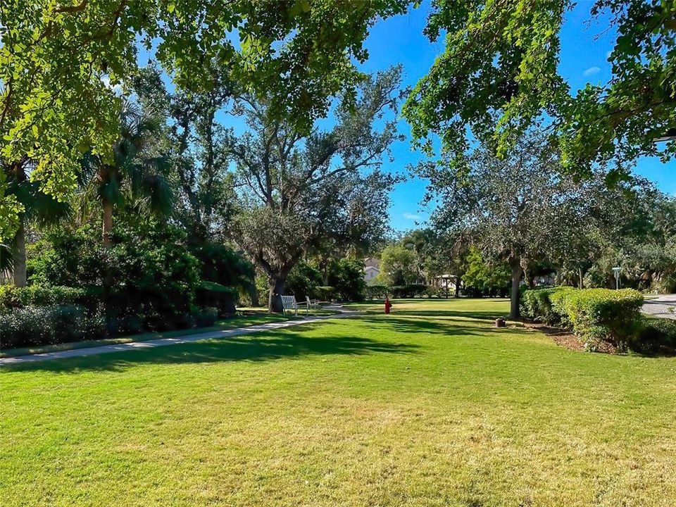 Activo con contrato: $325,000 (2 camas, 2 baños, 1558 Pies cuadrados)