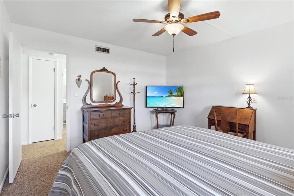 For Sale: $112,000 (1 beds, 1 baths, 780 Square Feet)