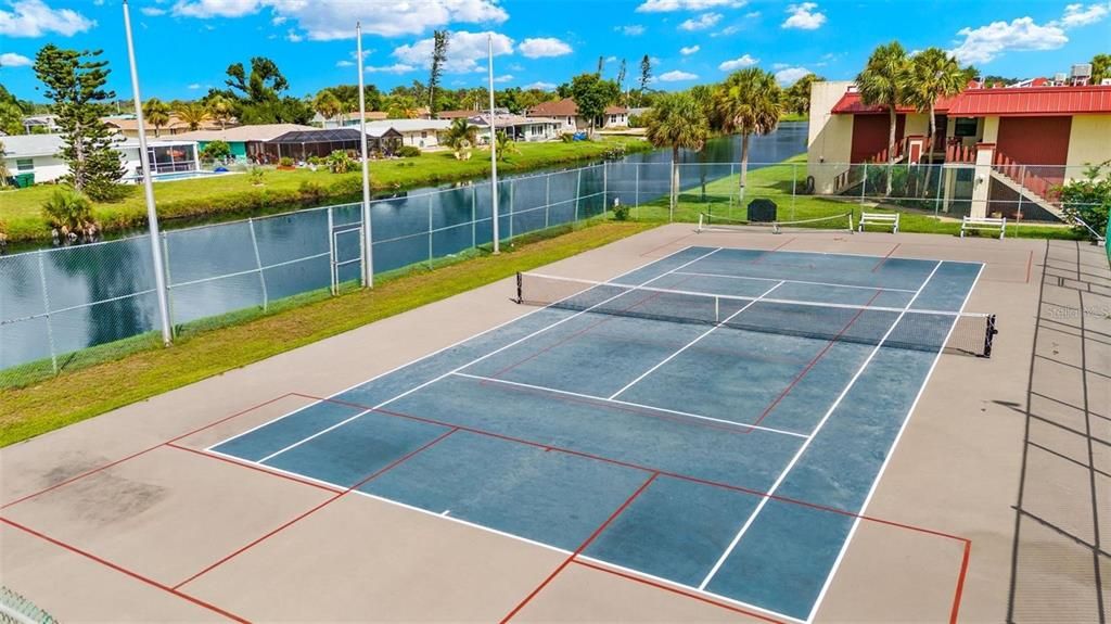 For Sale: $112,000 (1 beds, 1 baths, 780 Square Feet)