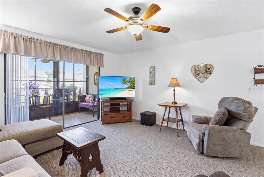For Sale: $112,000 (1 beds, 1 baths, 780 Square Feet)