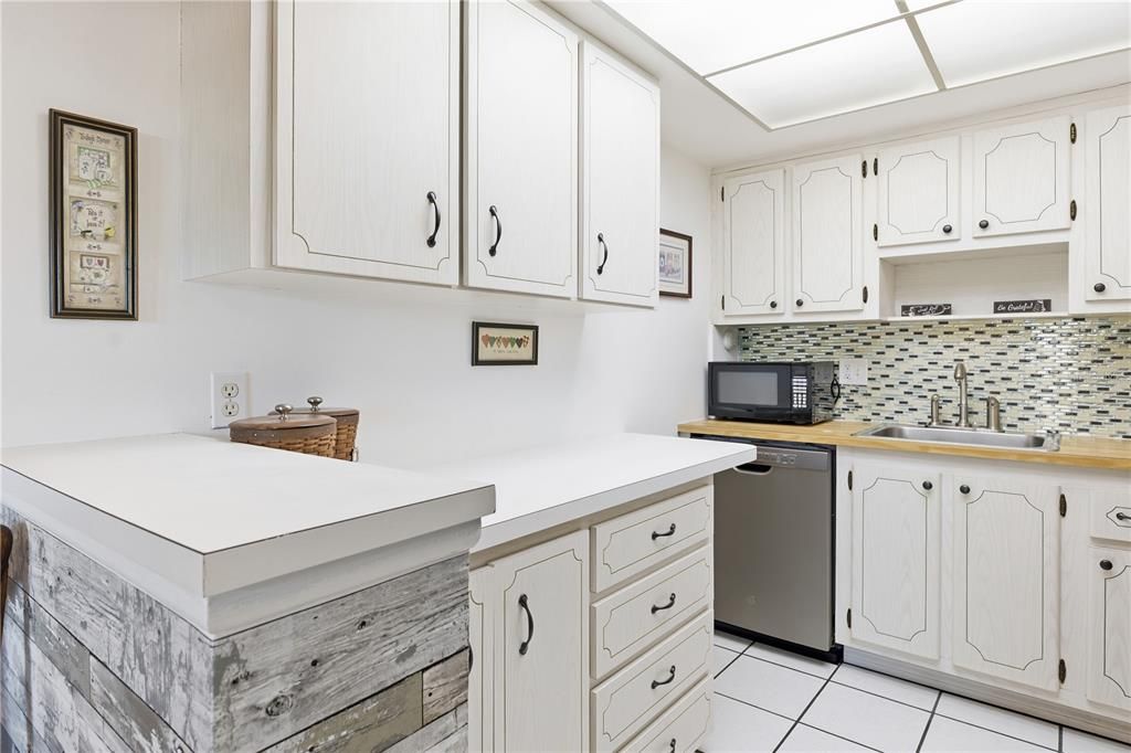For Sale: $112,000 (1 beds, 1 baths, 780 Square Feet)