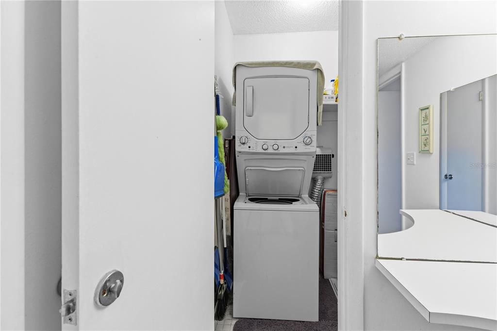 For Sale: $112,000 (1 beds, 1 baths, 780 Square Feet)