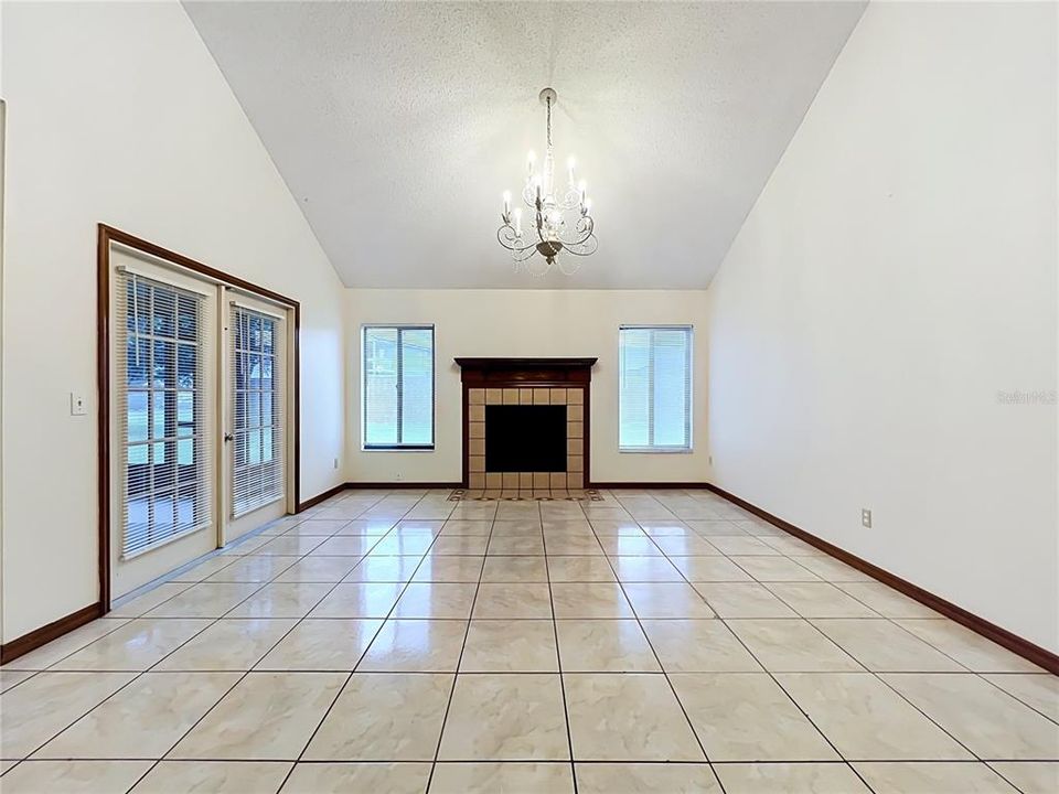 For Rent: $2,500 (3 beds, 2 baths, 1811 Square Feet)