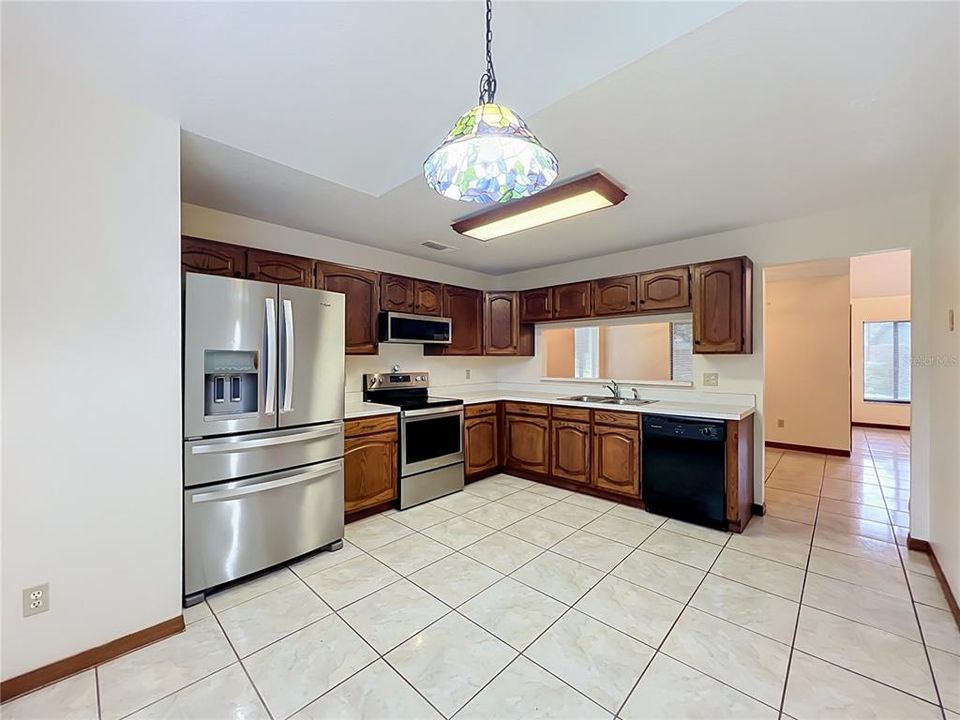 For Rent: $2,500 (3 beds, 2 baths, 1811 Square Feet)