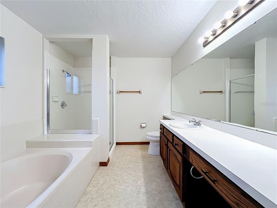 For Rent: $2,500 (3 beds, 2 baths, 1811 Square Feet)