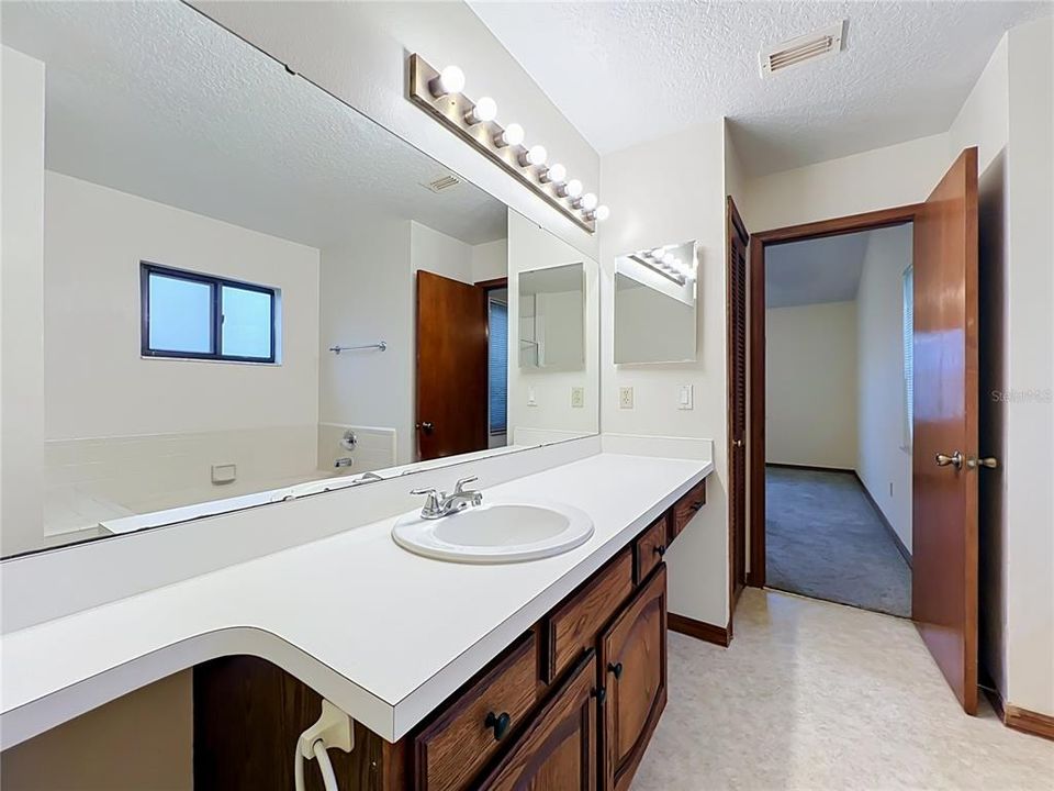 For Rent: $2,500 (3 beds, 2 baths, 1811 Square Feet)