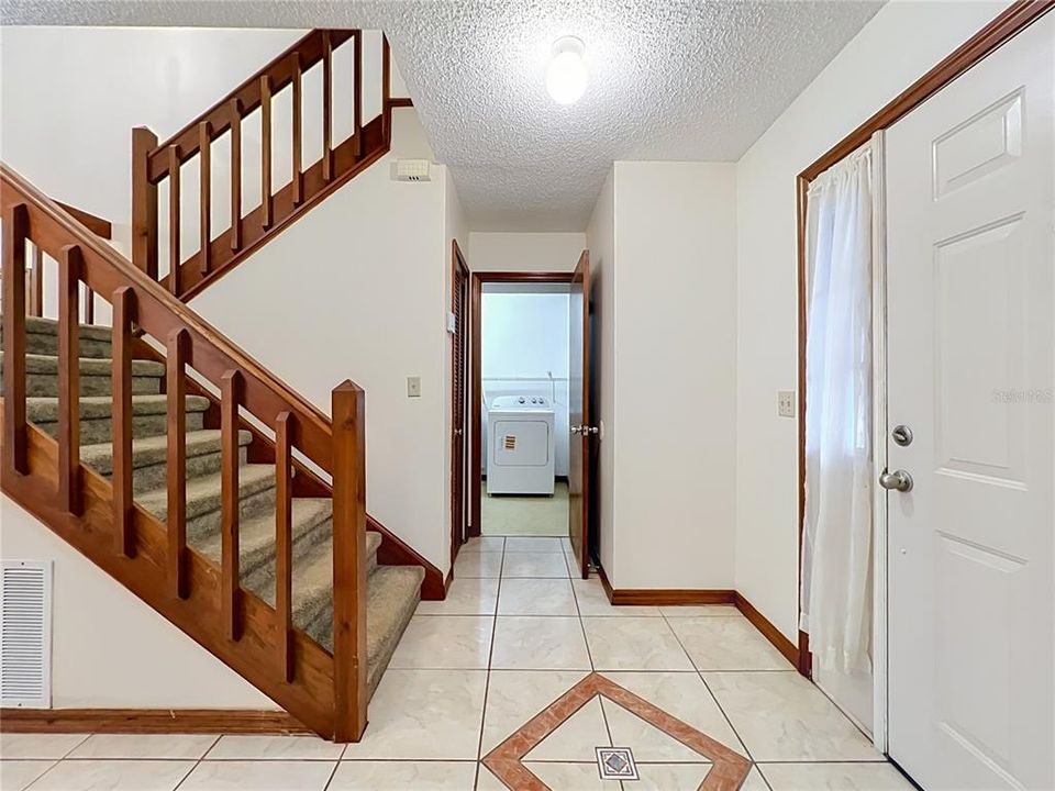 For Rent: $2,500 (3 beds, 2 baths, 1811 Square Feet)