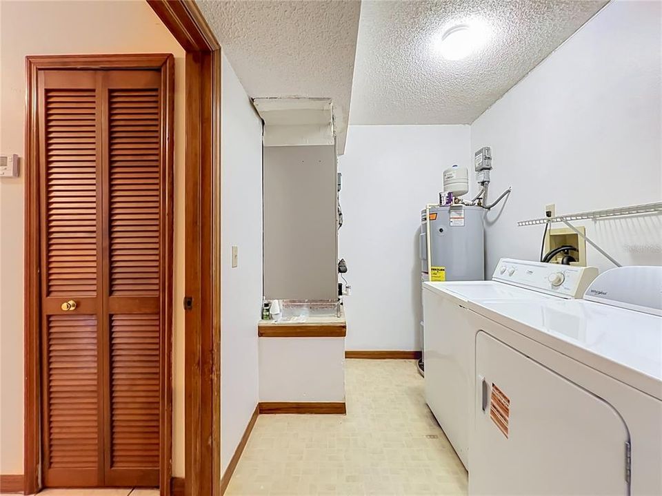 For Rent: $2,500 (3 beds, 2 baths, 1811 Square Feet)