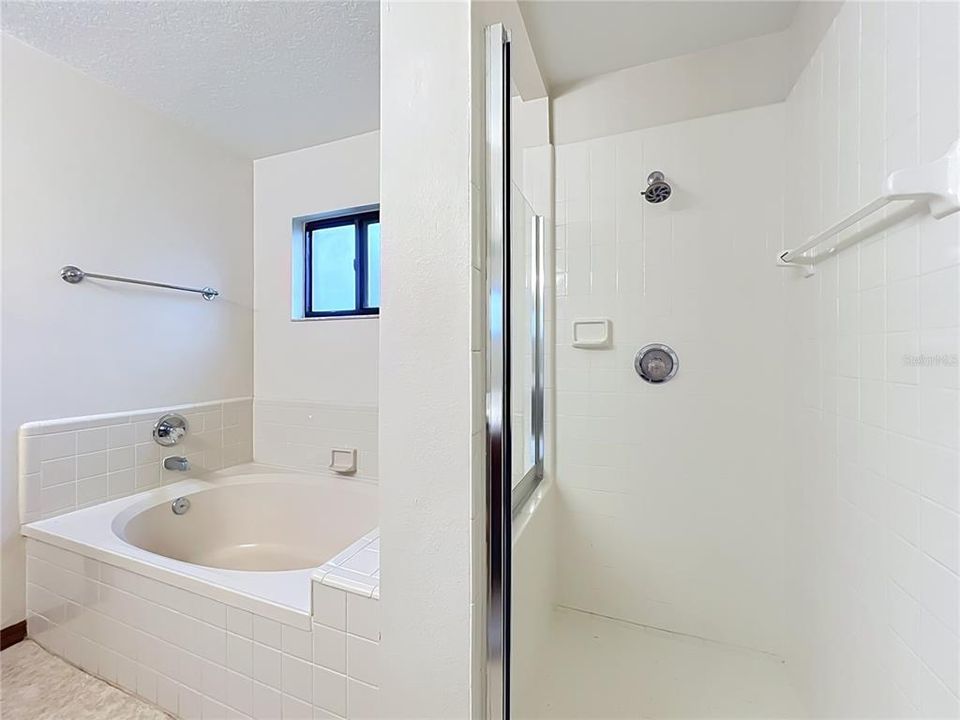 For Rent: $2,500 (3 beds, 2 baths, 1811 Square Feet)