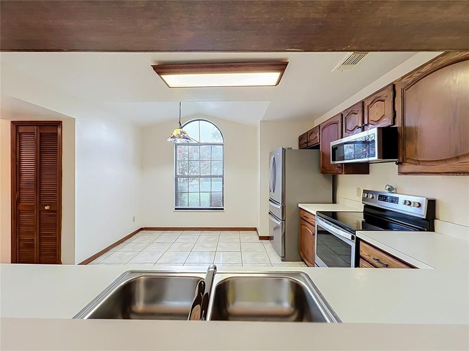 For Rent: $2,500 (3 beds, 2 baths, 1811 Square Feet)