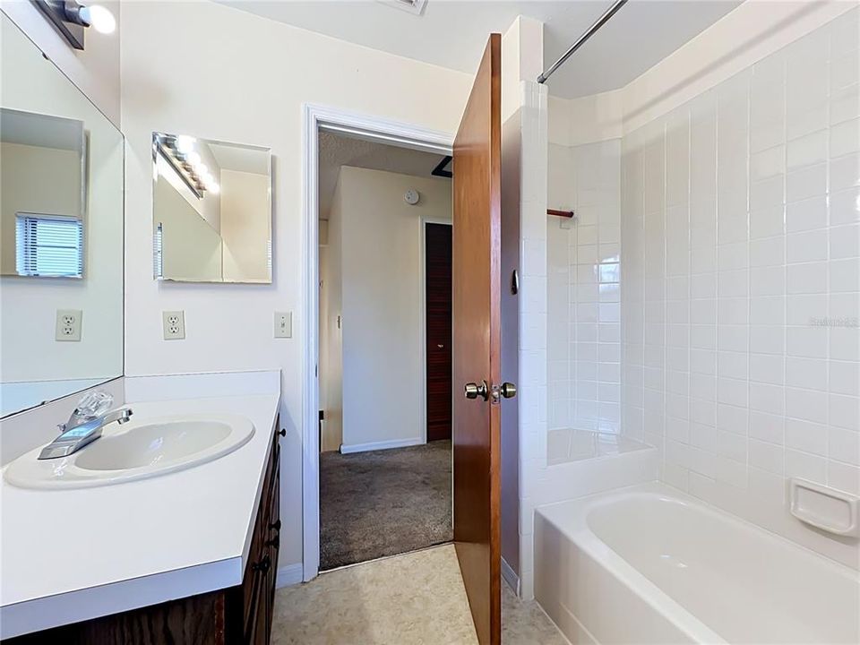 For Rent: $2,500 (3 beds, 2 baths, 1811 Square Feet)