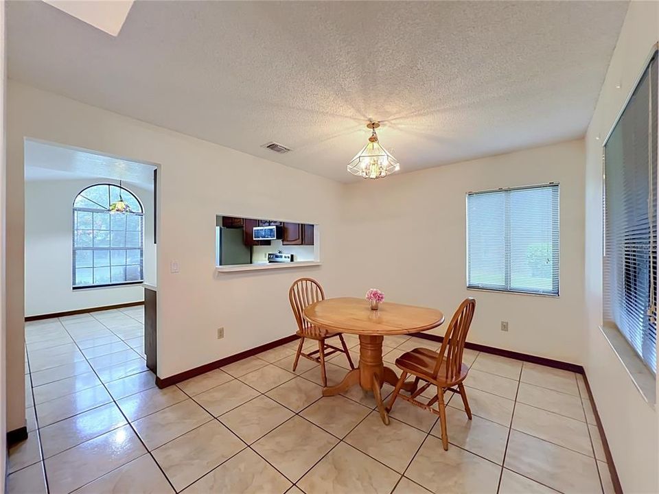 For Rent: $2,500 (3 beds, 2 baths, 1811 Square Feet)