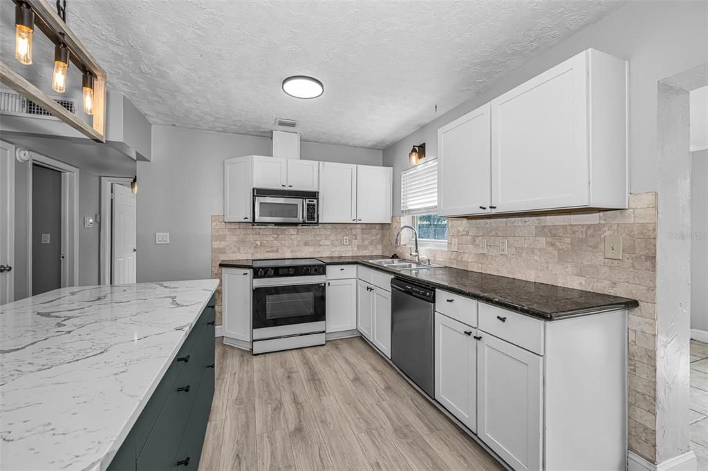 For Rent: $2,400 (2 beds, 2 baths, 1092 Square Feet)