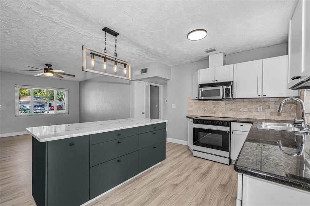For Rent: $2,400 (2 beds, 2 baths, 1092 Square Feet)