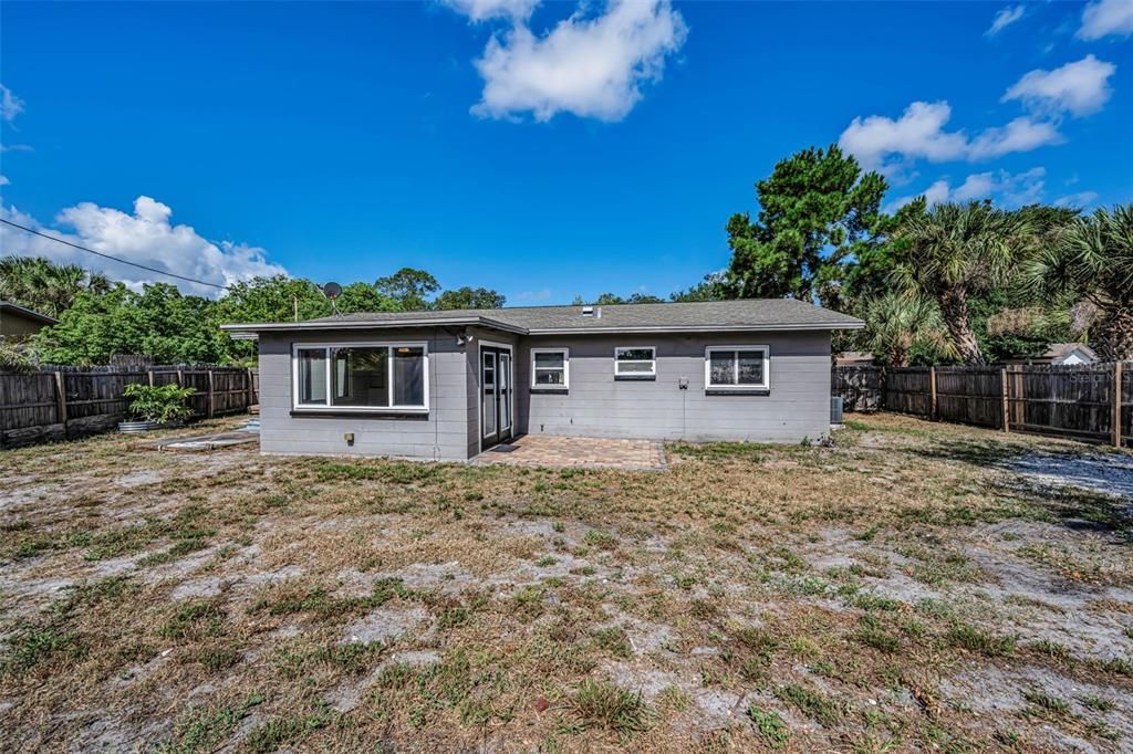 For Rent: $2,400 (2 beds, 2 baths, 1092 Square Feet)
