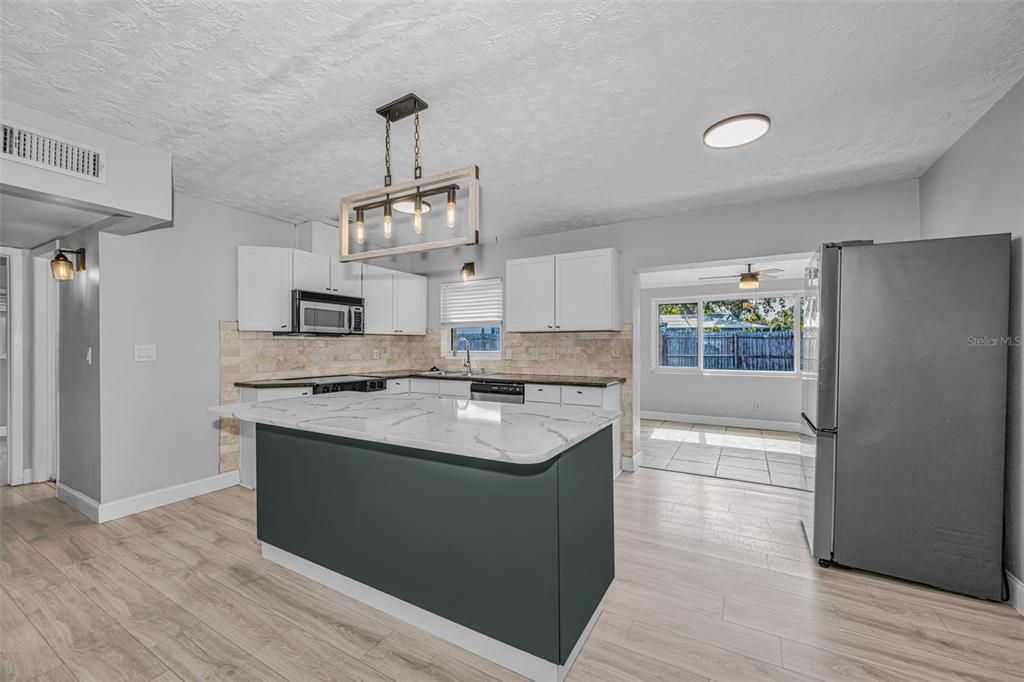 For Rent: $2,400 (2 beds, 2 baths, 1092 Square Feet)