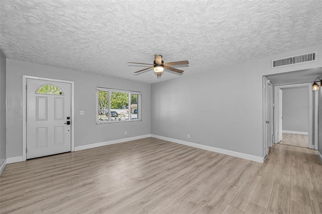 For Rent: $2,400 (2 beds, 2 baths, 1092 Square Feet)
