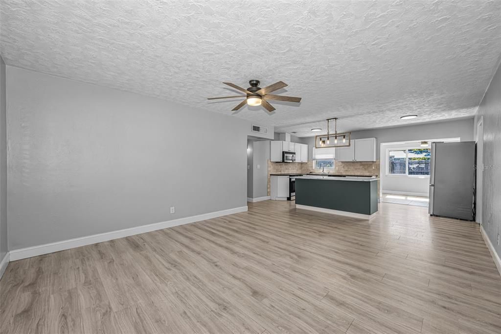 For Rent: $2,400 (2 beds, 2 baths, 1092 Square Feet)