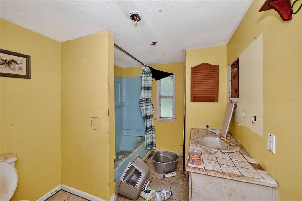 For Sale: $75,000 (3 beds, 1 baths, 1120 Square Feet)