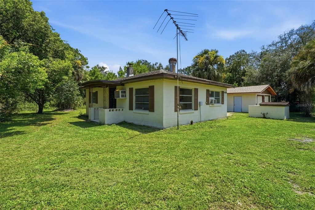 For Sale: $165,000 (2 beds, 1 baths, 768 Square Feet)