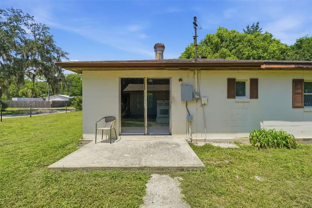 For Sale: $165,000 (2 beds, 1 baths, 768 Square Feet)