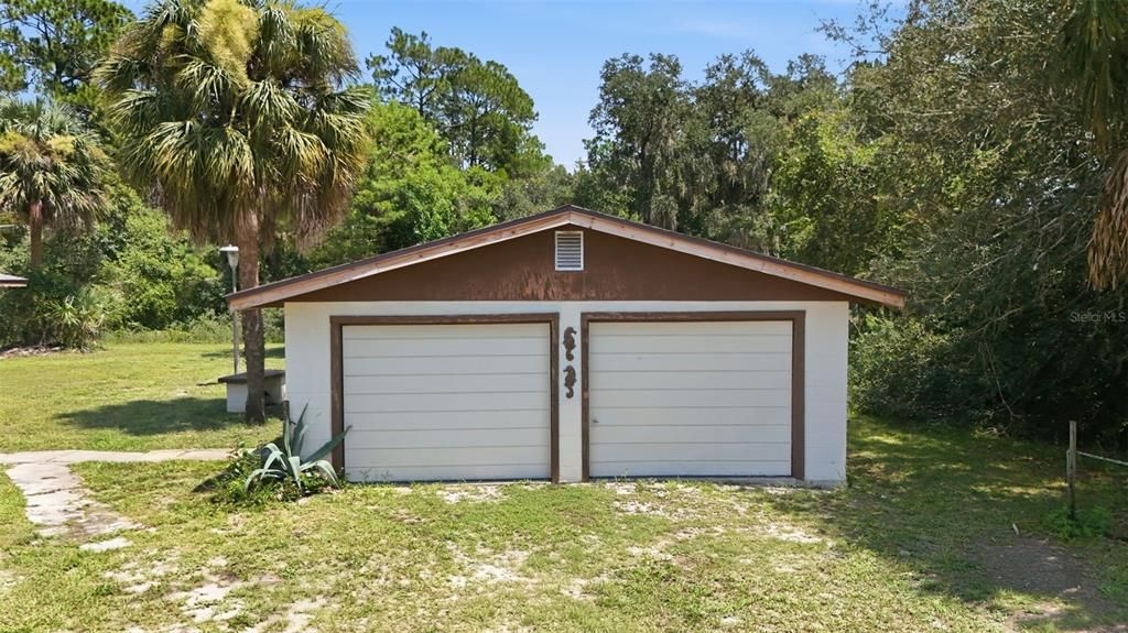 For Sale: $165,000 (2 beds, 1 baths, 768 Square Feet)