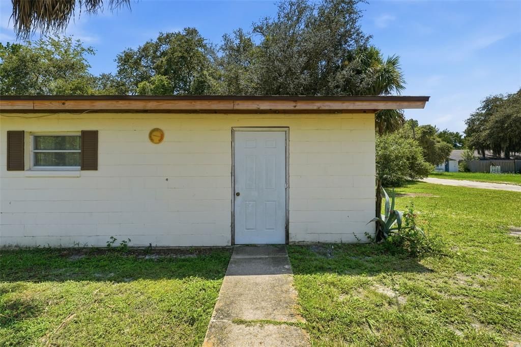 For Sale: $165,000 (2 beds, 1 baths, 768 Square Feet)