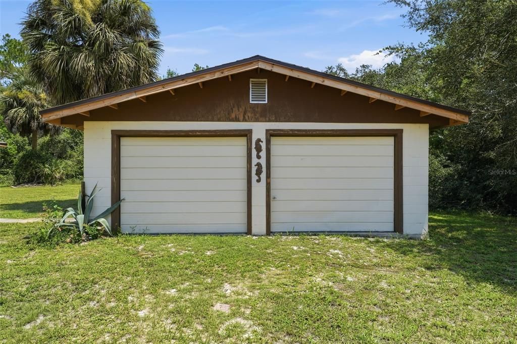 For Sale: $165,000 (2 beds, 1 baths, 768 Square Feet)