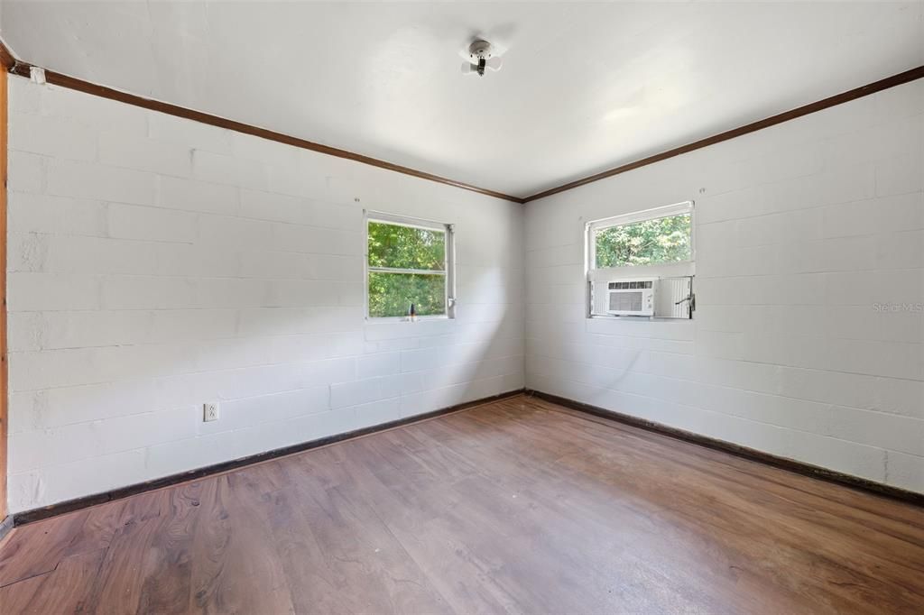 For Sale: $165,000 (2 beds, 1 baths, 768 Square Feet)