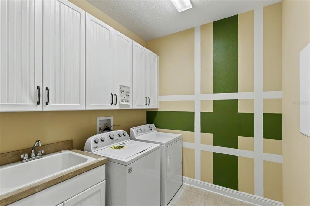 For Sale: $574,900 (3 beds, 4 baths, 2951 Square Feet)