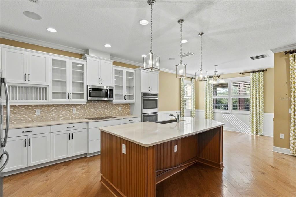 For Sale: $574,900 (3 beds, 4 baths, 2951 Square Feet)