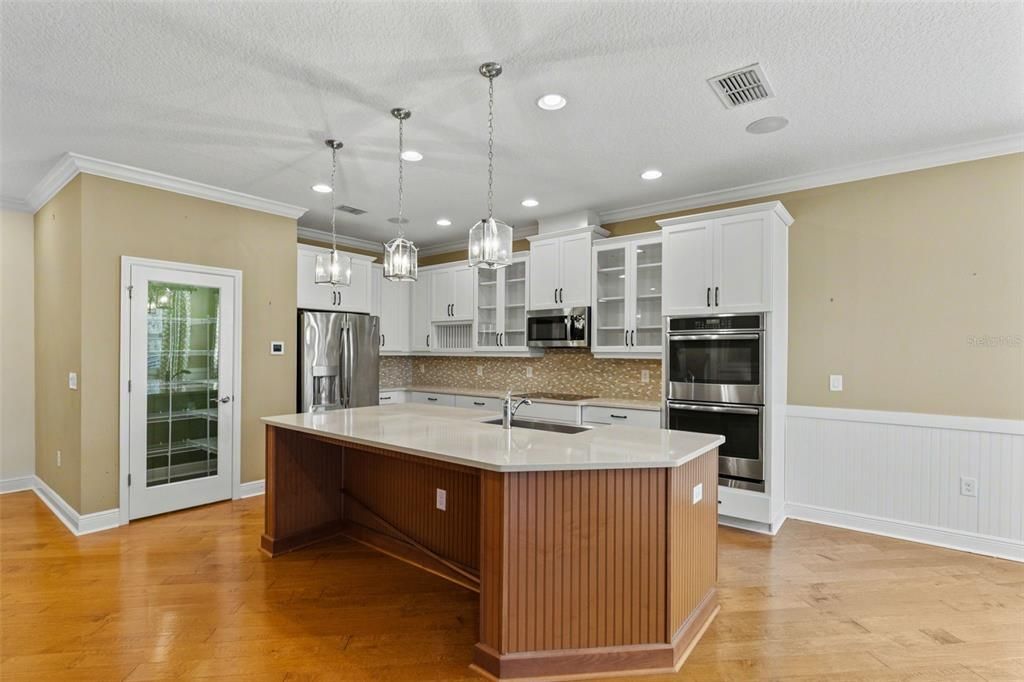 For Sale: $574,900 (3 beds, 4 baths, 2951 Square Feet)