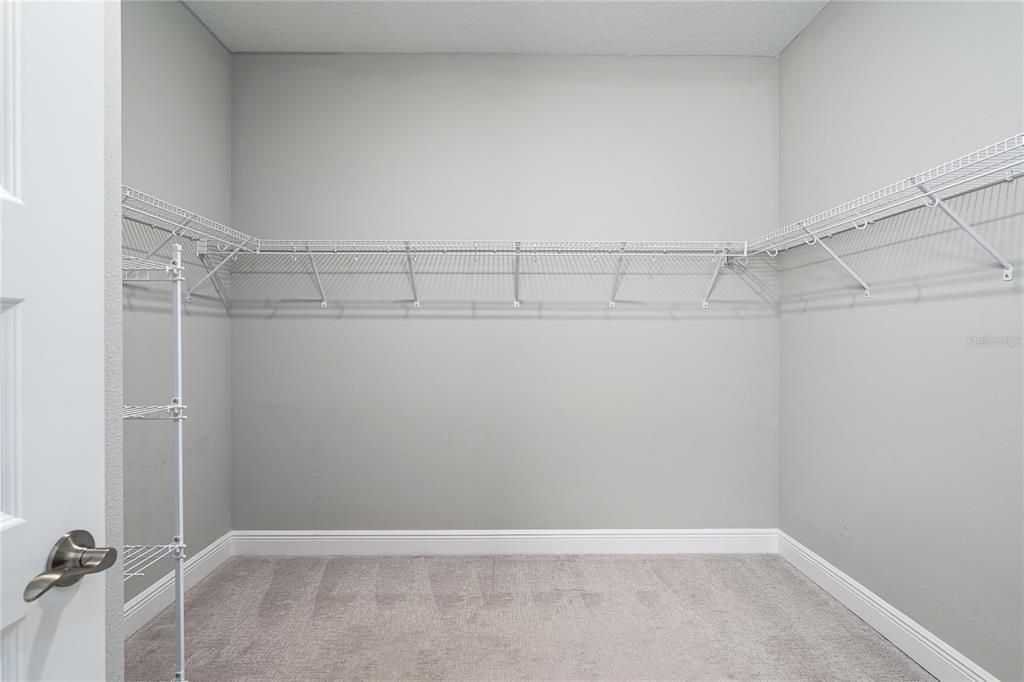 Activo con contrato: $3,500 (3 camas, 3 baños, 2193 Pies cuadrados)