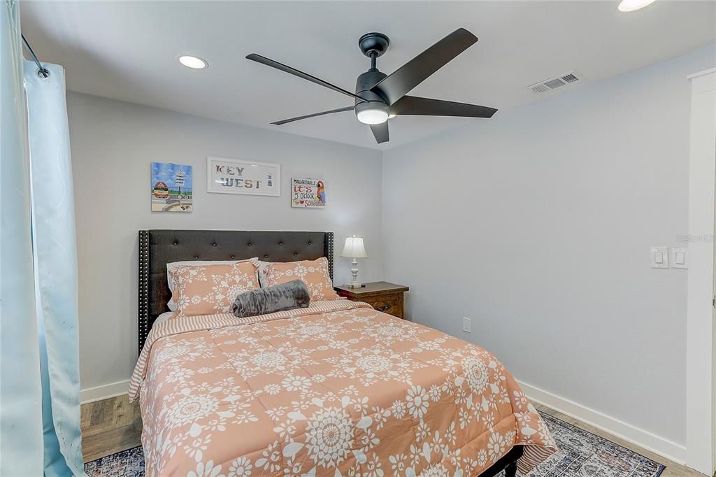 For Rent: $1,800 (2 beds, 2 baths, 900 Square Feet)