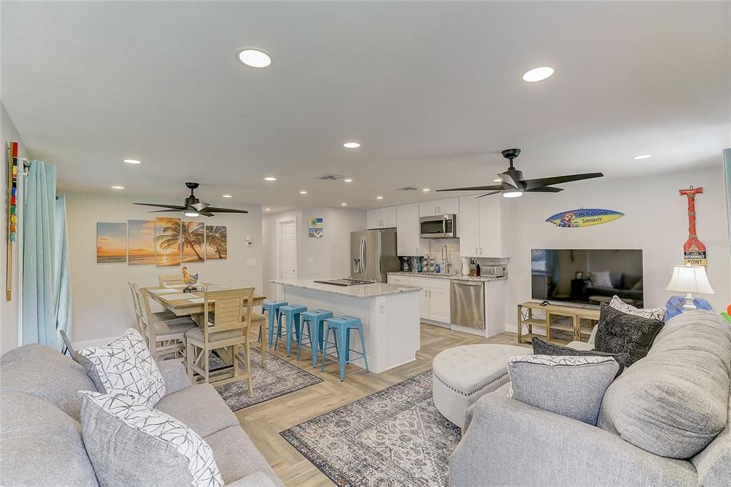 For Rent: $1,800 (2 beds, 2 baths, 900 Square Feet)