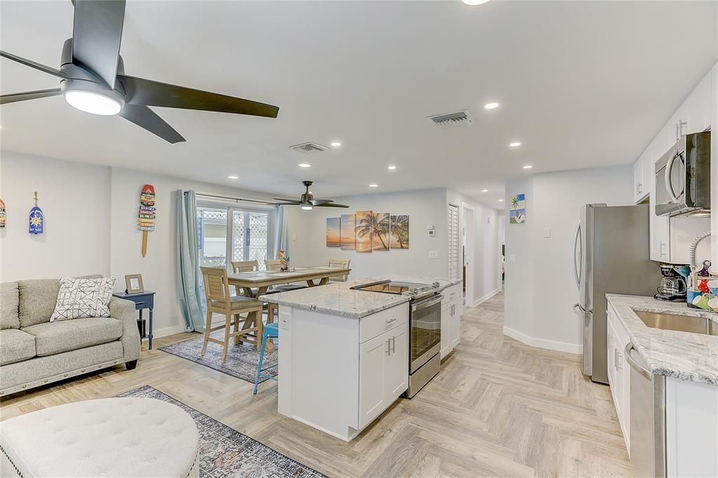 For Rent: $1,800 (2 beds, 2 baths, 900 Square Feet)