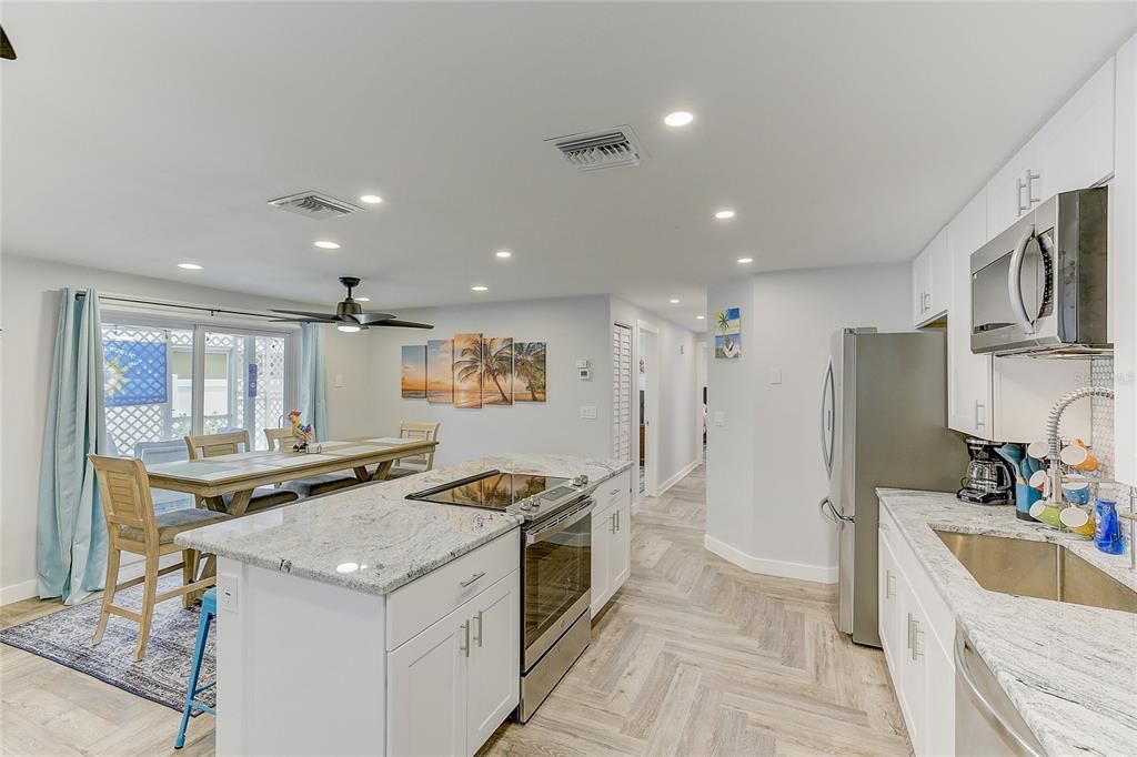 For Rent: $1,800 (2 beds, 2 baths, 900 Square Feet)