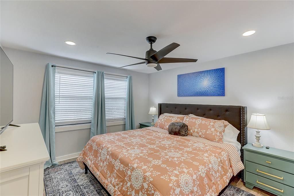 For Rent: $1,800 (2 beds, 2 baths, 900 Square Feet)